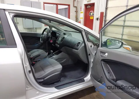 2018 Kia Forte Lx z USA, uszkodzony, nr VIN 3KPFL4A70JE196826